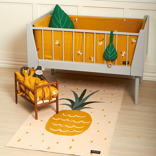 Carpet Pineapple - Roommate