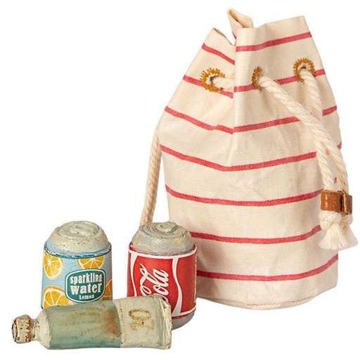 Maileg beach bag with beach essentials